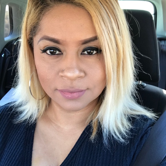 Meet your Posher, Liz - Picture 1 of 1